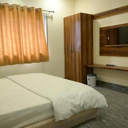אויאיין Hotel Anand מראה חיצוני תמונה