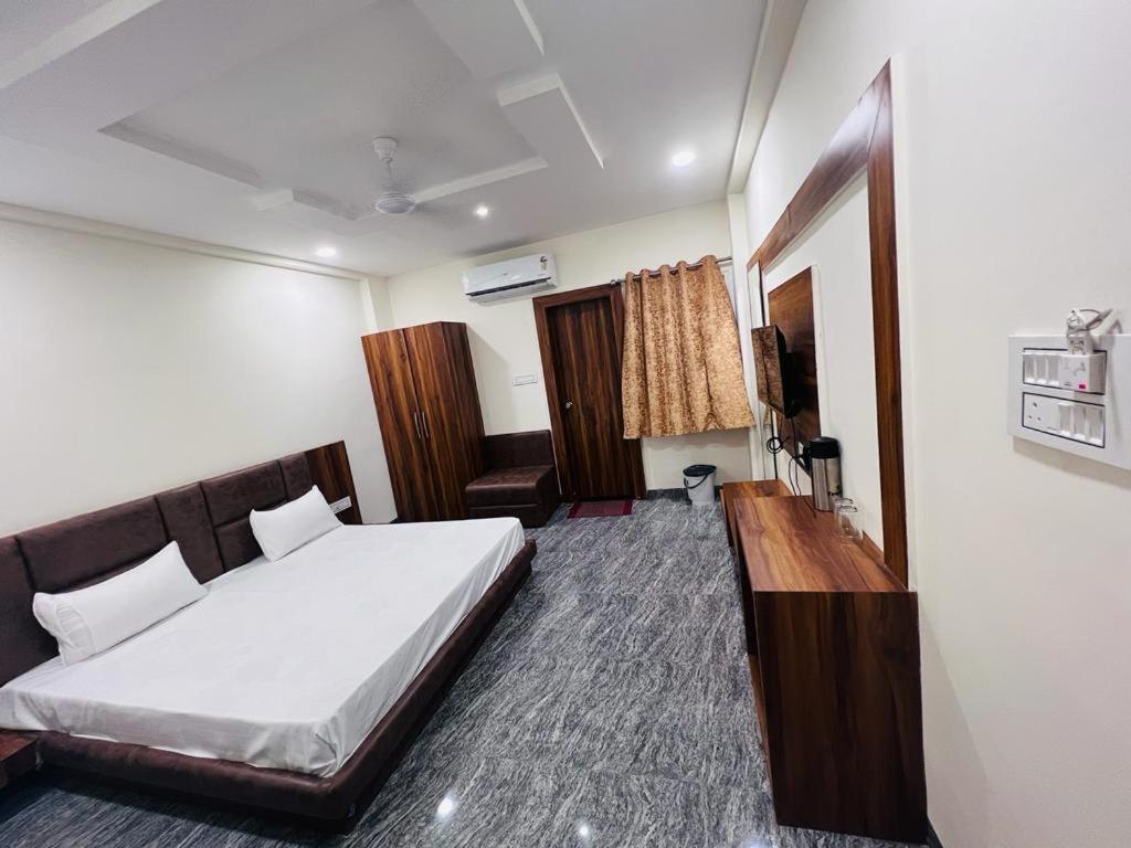 אויאיין Hotel Anand מראה חיצוני תמונה